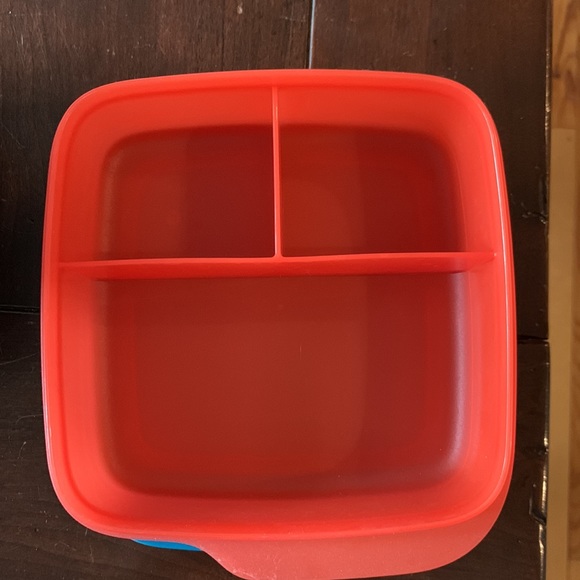 Tupperware set of five 3-section food storage containers. Perfect for meal prep. - Picture 6 of 7